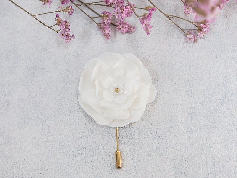 Plum ~ white porcelain flower brooch pin ~ size XL - เข็มกลัด - ดินเผา ขาว