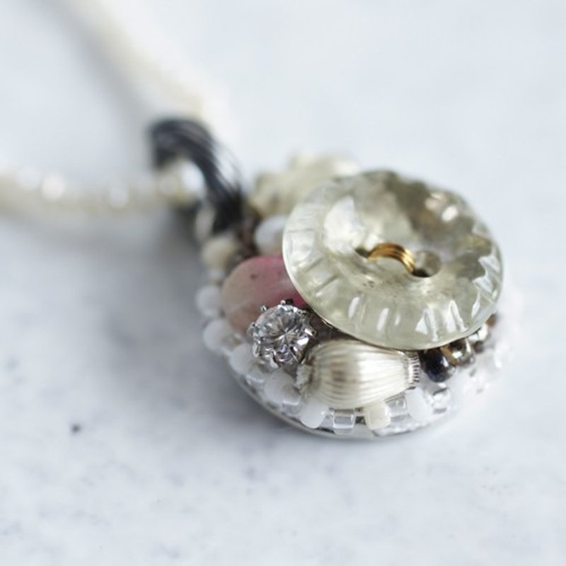 Vintage beads pendant {OP027} - 項鍊 - 其他材質 
