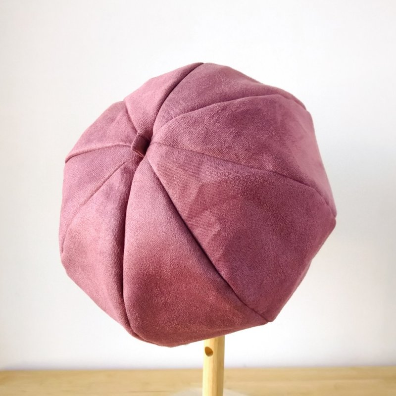 糸文 麂皮貝雷帽-煙粉玫瑰 頭圍60cm - 帽子 - 其他人造纖維 粉紅色