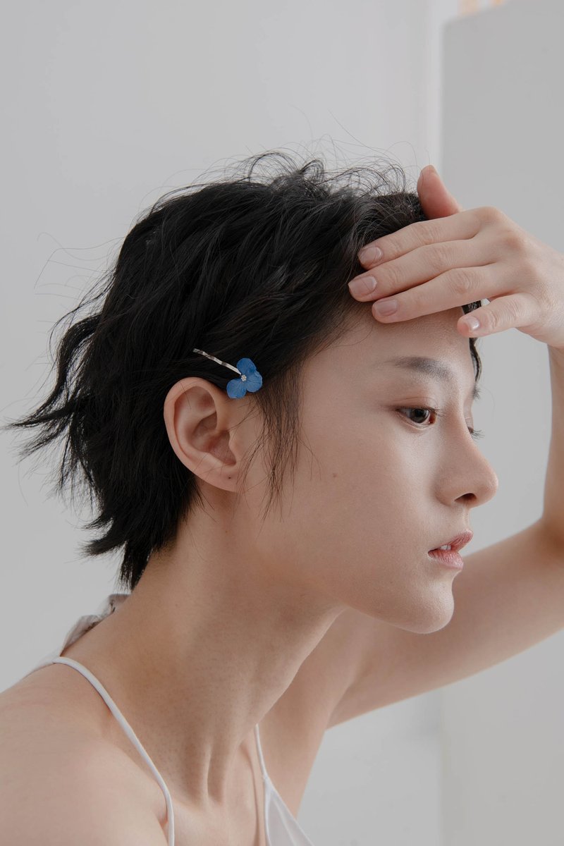 真花髮夾-Hair pin-Royal blue - 耳環/耳夾/耳骨夾 - 植物．花 藍色