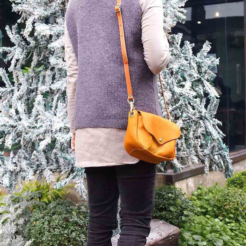 日本精巧 唯美泡芙牛革側背包Made in Japan by CHAM - 側背包/斜背包 - 真皮 