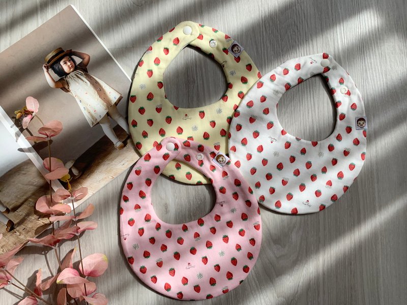 想吃一口甜心草莓 圍兜兜 口水巾 三入彌月組 - 圍兜/口水巾 - 棉．麻 