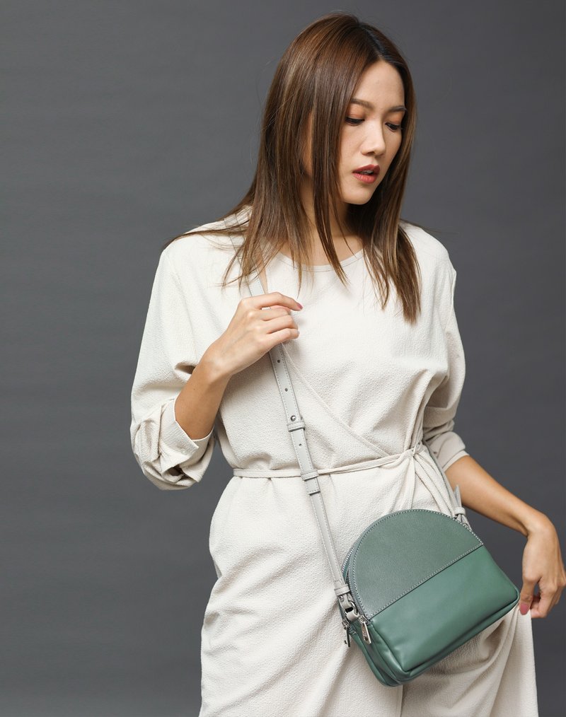 Vegan Leather Asiha Shoulder Bag in Bottle Green - กระเป๋าแมสเซนเจอร์ - หนังเทียม สีเขียว