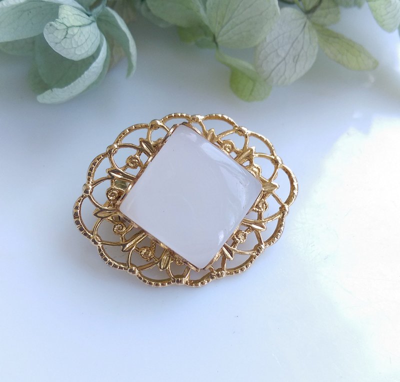 Vintage Jewelry 西洋古董飾品 小巧 方糖 簍空 別針 - 徽章/別針 - 其他金屬 金色