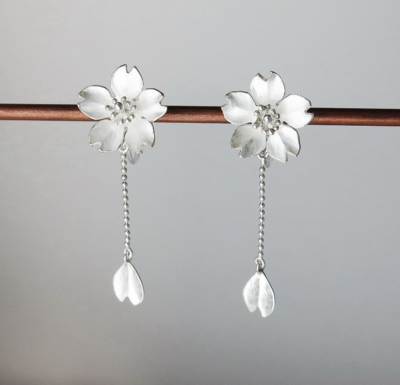 Season-Sakura Silver Earrings(mini)- single petals/ handmade - ต่างหู - เงินแท้ สีเงิน