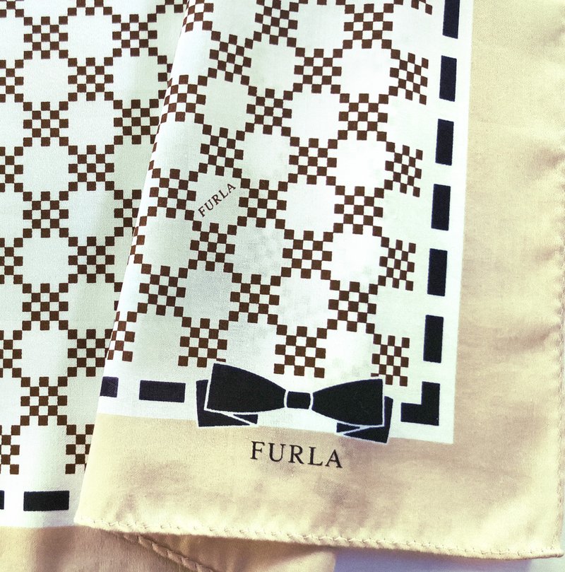 Furla Vintage Handkerchief Pixel Square 20 x 20 inches. - 手帕 - 棉．麻 卡其色