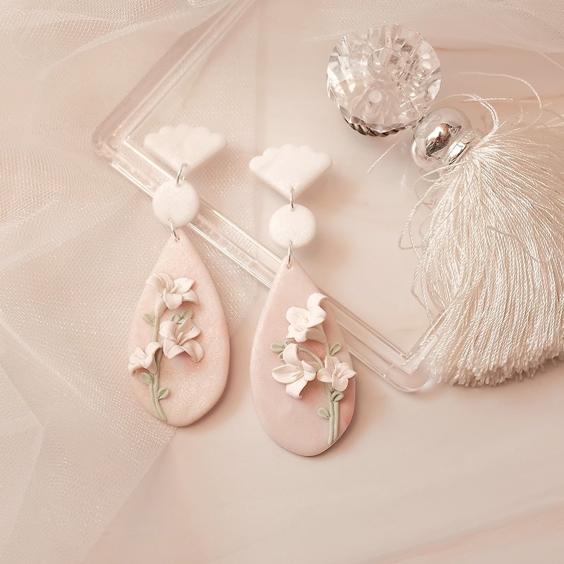 Soft pottery earrings earrings forest flowers leaves spring simple small fresh ins style girly lily blossoms - Earrings & Clip-ons - Clay Pink