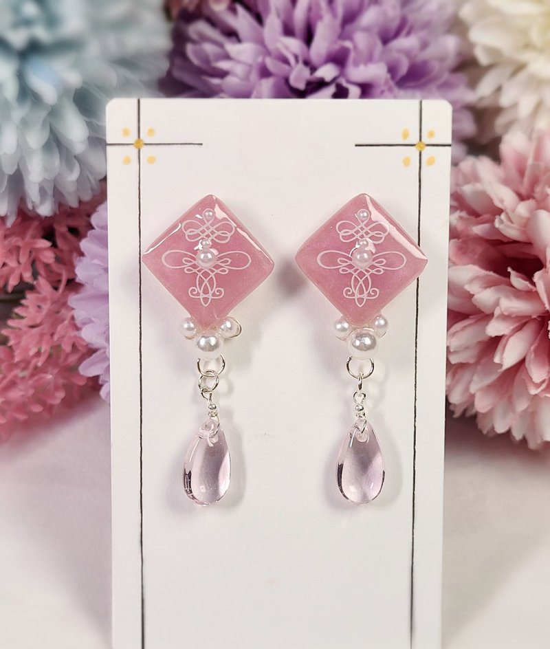 Elegant Medieval European Pattern Pearl Glazed Earrings/ Clip-On - Earrings & Clip-ons - Resin Pink