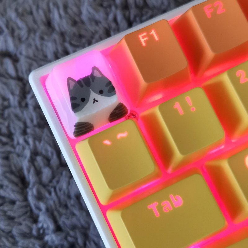 OEM keycap แมวลายสลิดอานม้า  tabby and white cat - อุปกรณ์เสริมคอมพิวเตอร์ - พลาสติก สีเทา