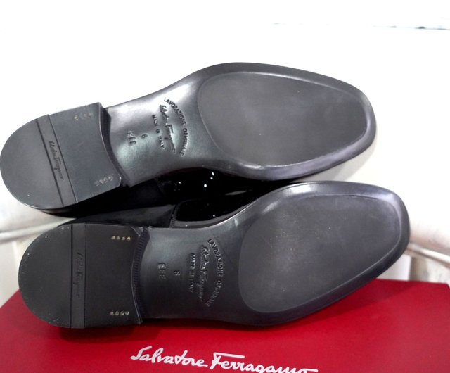 No. 40 brand new Ferragamo black genuine leather and patent