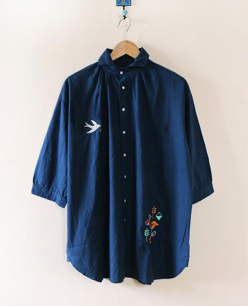 Summer Night Embroidered Cotton Long Shirt - เสื้อเชิ้ตผู้หญิง - ผ้าฝ้าย/ผ้าลินิน สีน้ำเงิน