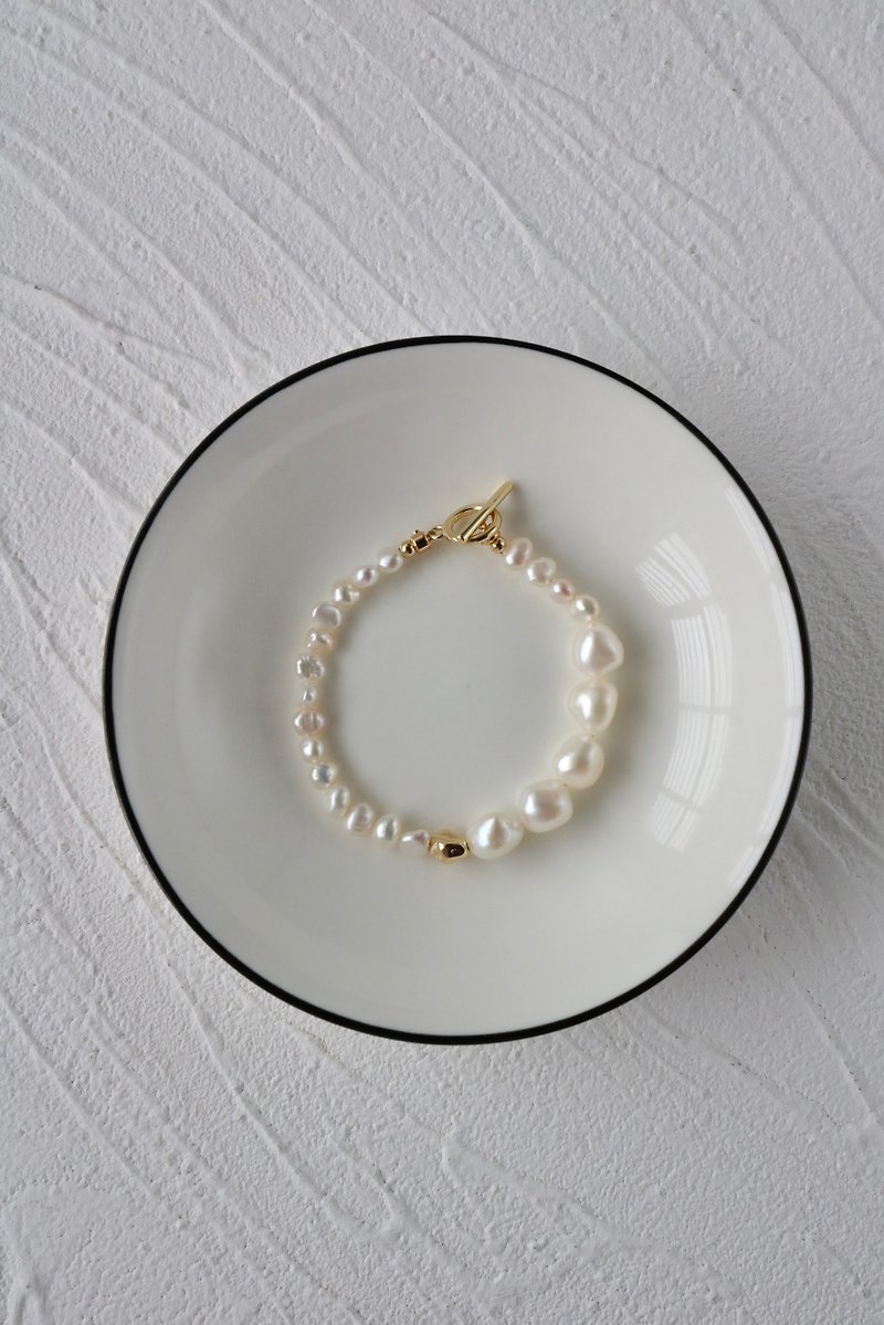 【Handcrafted Design】Stoney - Baroque Natural Pearl Bracelet - สร้อยข้อมือ - ไข่มุก สีทอง
