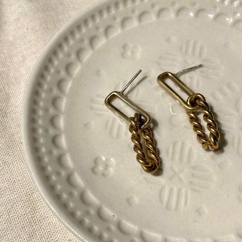 老林雜貨 | 黃銅鎖鏈設計耳環 (針式 / 夾式) - 耳環/耳夾 - 銅/黃銅 金色