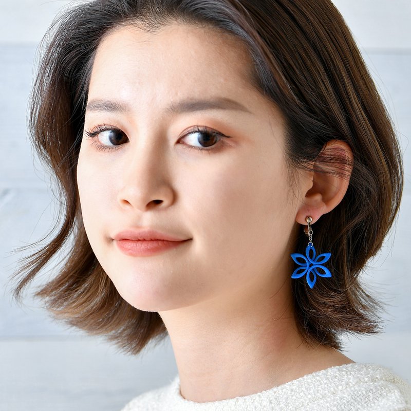 Spiro Flower Earings, 3D Design and 3D Printed, Light and not tiring, Cute. - ต่างหู - พลาสติก สีน้ำเงิน