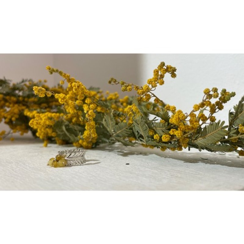 Mimosa Leaf Earcuff - 耳環/耳夾/耳骨夾 - 其他金屬 