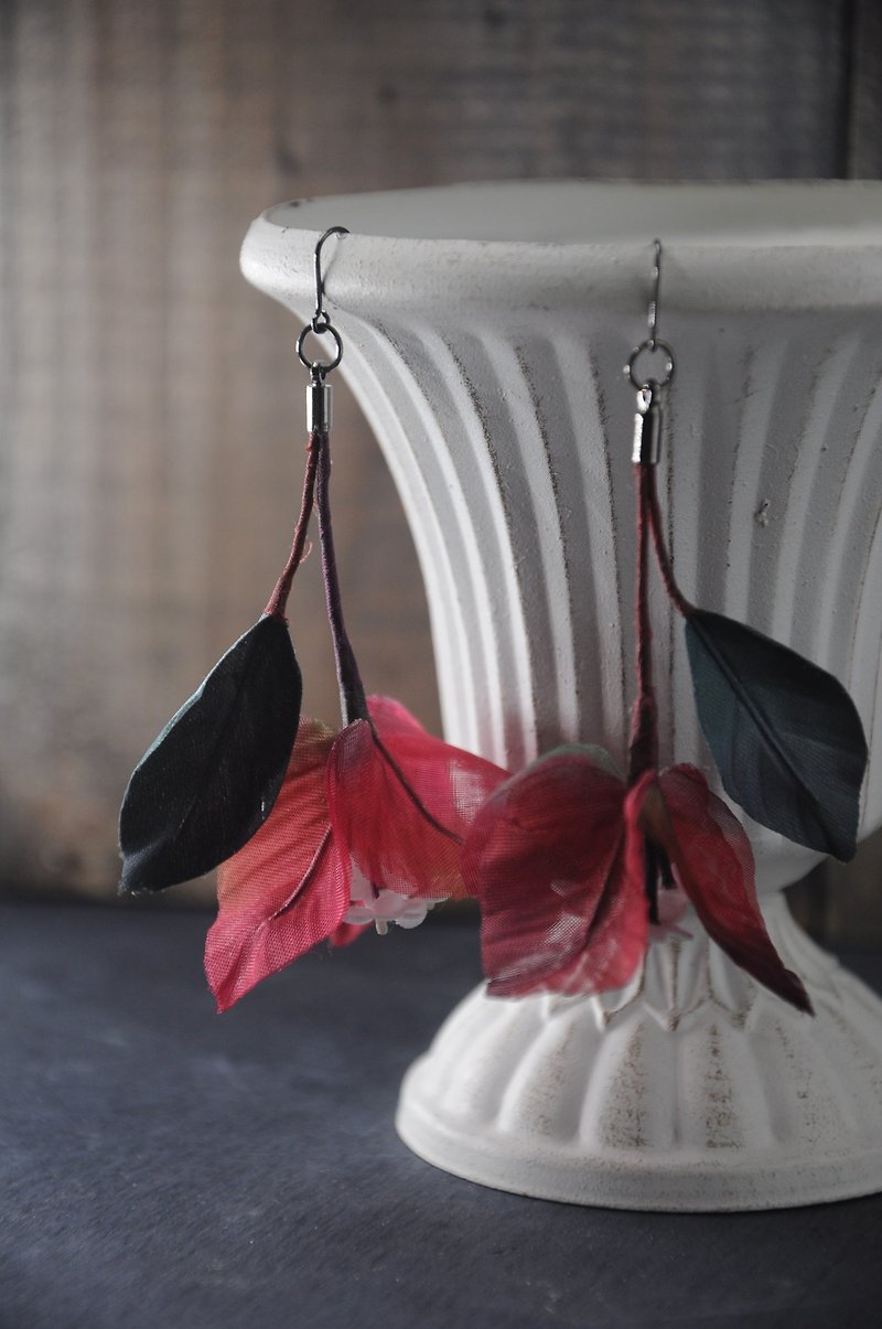 【日本染布花工藝】簕杜鵑 耳環 (紅) | 布花飾物 | 客製化禮物 - 胸針/心口針 - 棉．麻 紅色