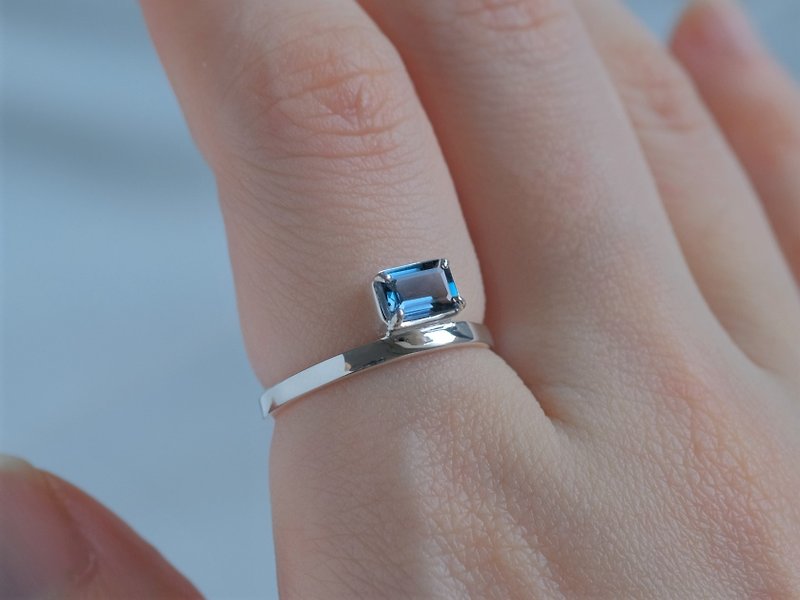 Rectangle ring london blue topaz - แหวนทั่วไป - โลหะ สีน้ำเงิน