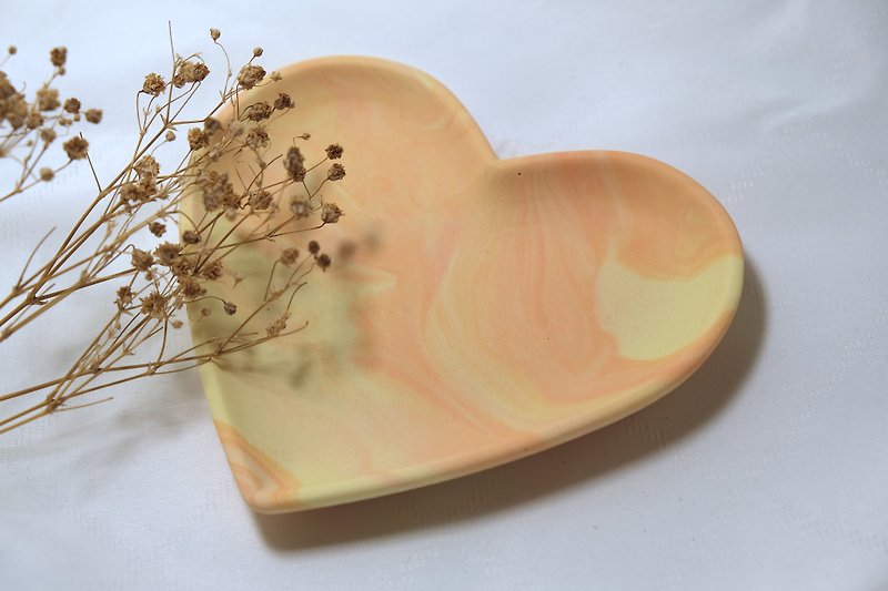 Heart-shaped soft marble pattern minimalist tray fragrance plate decoration plate wedding small things - Items for Display - Resin 