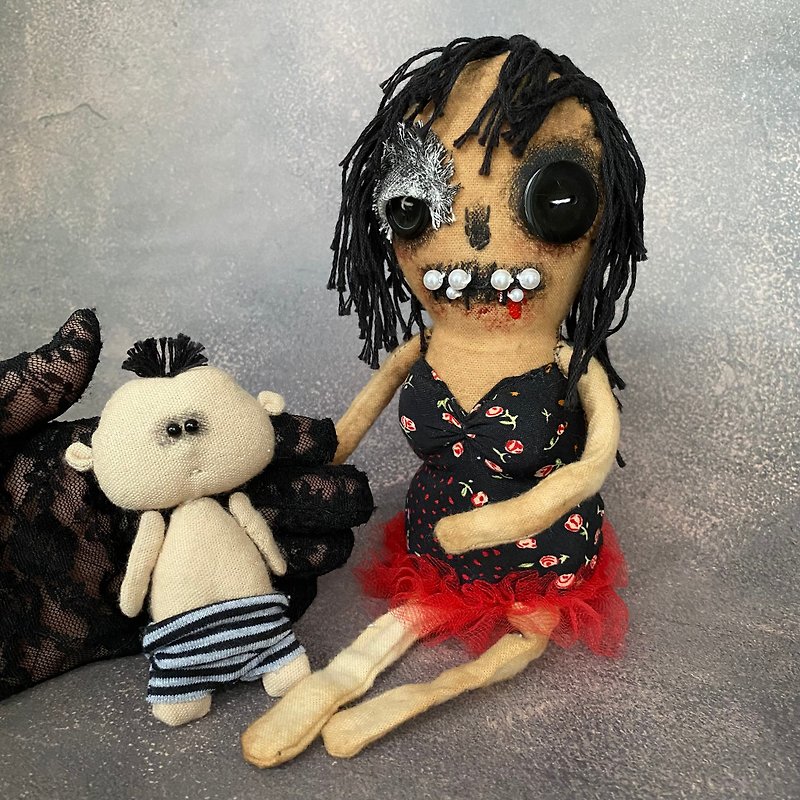 Creepy Dolls Perfect for Spooky Halloween. Cloth doll. Halloween gift ideas. - 玩偶/公仔 - 棉．麻 黑色