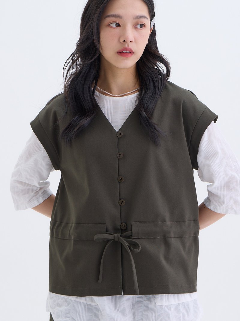 Strolling V-neck sleeved cardigan with strappy blouse-military green - เสื้อกั๊กผู้หญิง - ผ้าฝ้าย/ผ้าลินิน สีเขียว