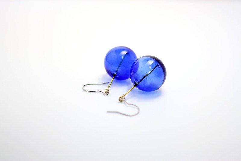 ocean bubble navy blue glass ball shape earrings - ต่างหู - แก้ว สีน้ำเงิน