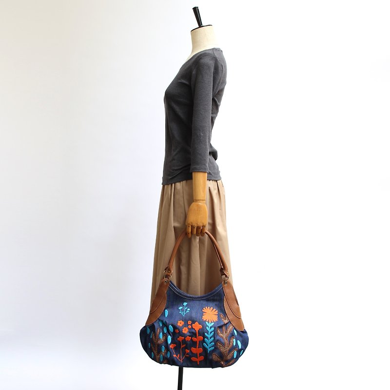 Shower rain embroidery · Granny bag - กระเป๋าแมสเซนเจอร์ - ผ้าฝ้าย/ผ้าลินิน สีน้ำเงิน