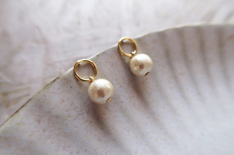 Cotton Pearl Minimalist Hoop Earrings Cotton Pearl - Earrings & Clip-ons - Pearl Gold