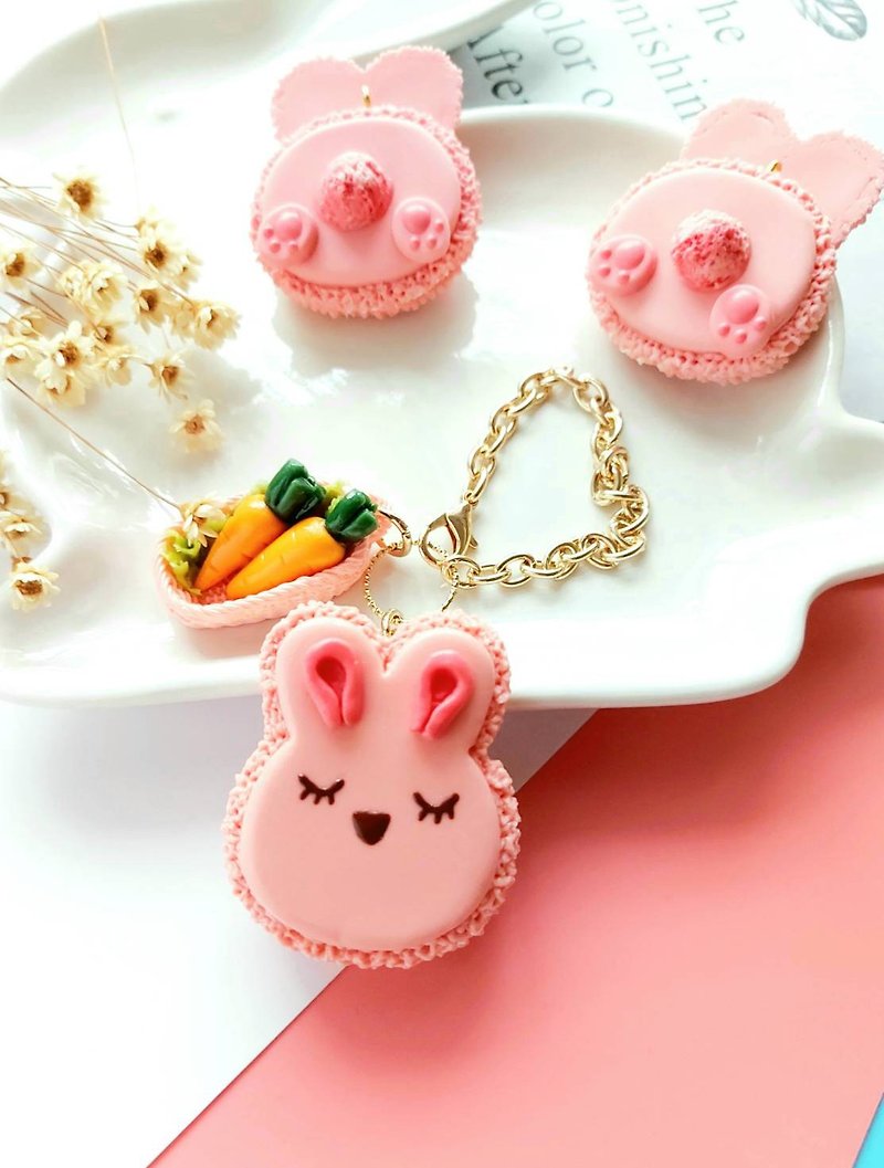 Rabbit loves sleepy macaron bag charm - Charms - Clay Pink