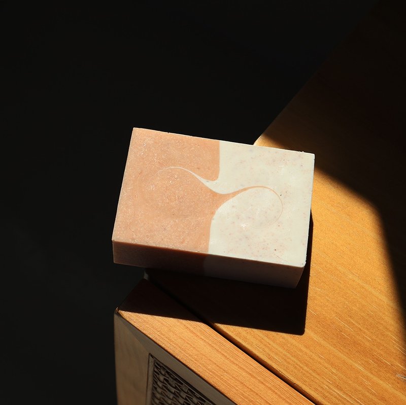 【24小時出貨】英國 dook 頂級手工鹽皂 - 初春 (苦橙+雪松) - 肥皂/手工皂 - 其他材質 白色