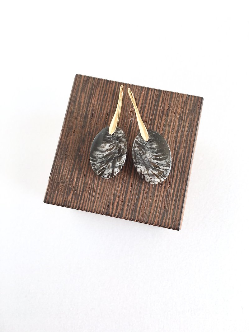 Black fossil coral  Hook-earring / Clip-earring - 耳環/耳夾 - 石頭 黑色