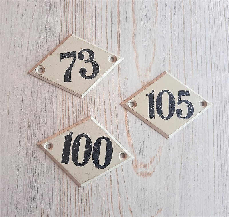 Brass rhombus vintage apartment door number sign 73 100 105 - ม่านและป้ายประตู - โลหะ 