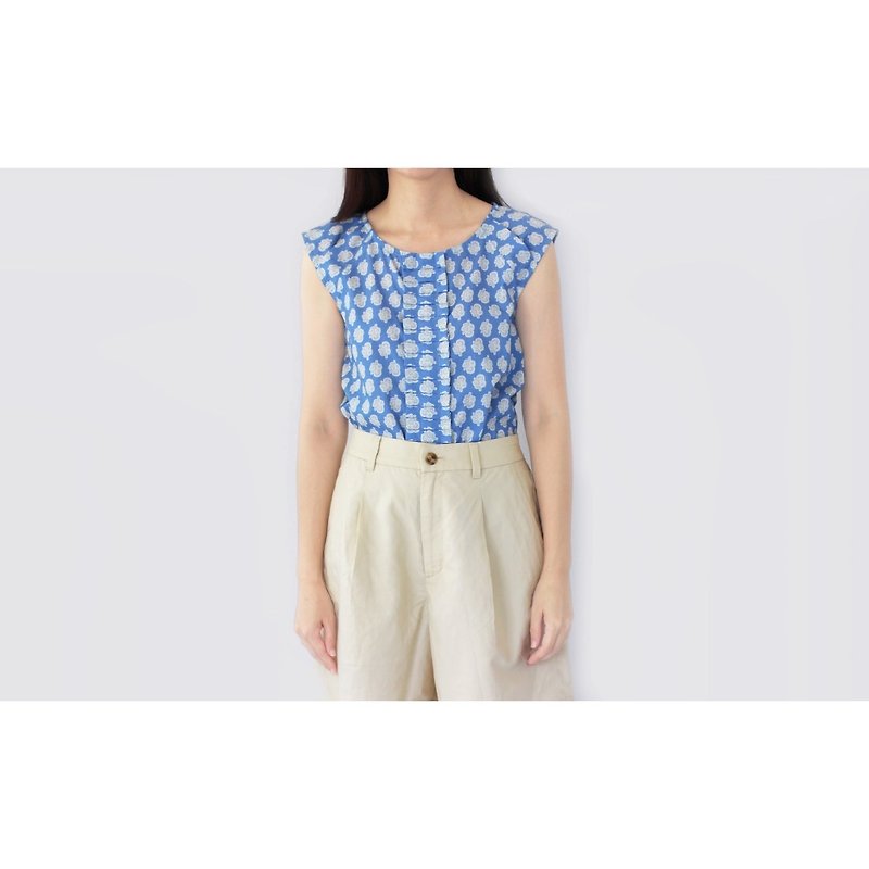 Blue sleeveless shirt with flower lover pattern. - 女裝 上衣 - 棉．麻 藍色
