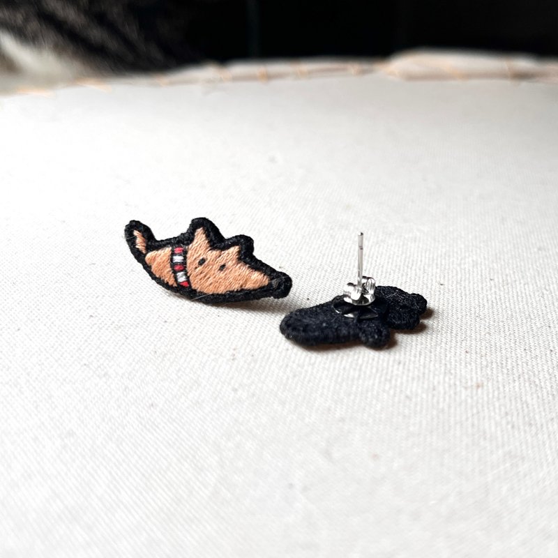 客製化手工刺繡胸針/別針/耳飾 情人節禮物 紀念禮物母親節禮物 - 胸針 - 繡線 多色