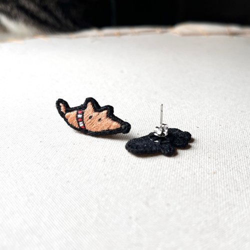 Jyun design studio 刺繡設計工作室 客製化手工刺繡胸針/別針/耳飾 情人節禮物 紀念禮物母親節禮物