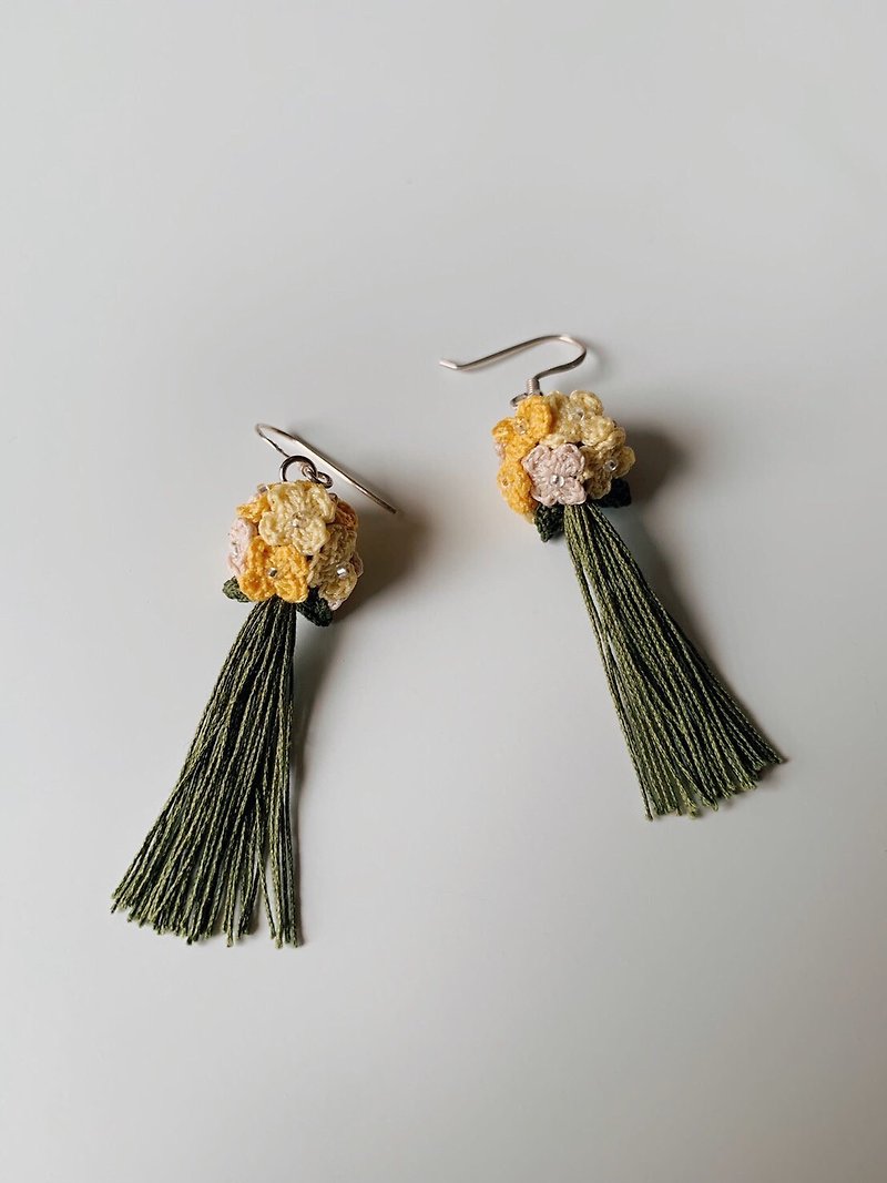 Yellow hydrangea earrings handmade silver 92.5 Silver/ crochet work. - 耳環/耳夾 - 純銀 黃色