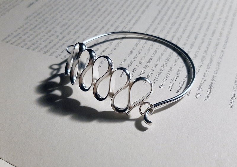 S-shaped open and close style bracelet - Bracelets - Silver Silver