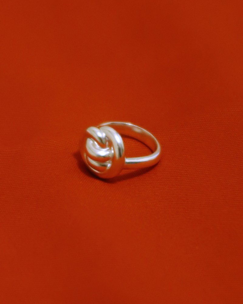 Wool ball sterling silver ring - แหวนทั่วไป - เงินแท้ สีเงิน