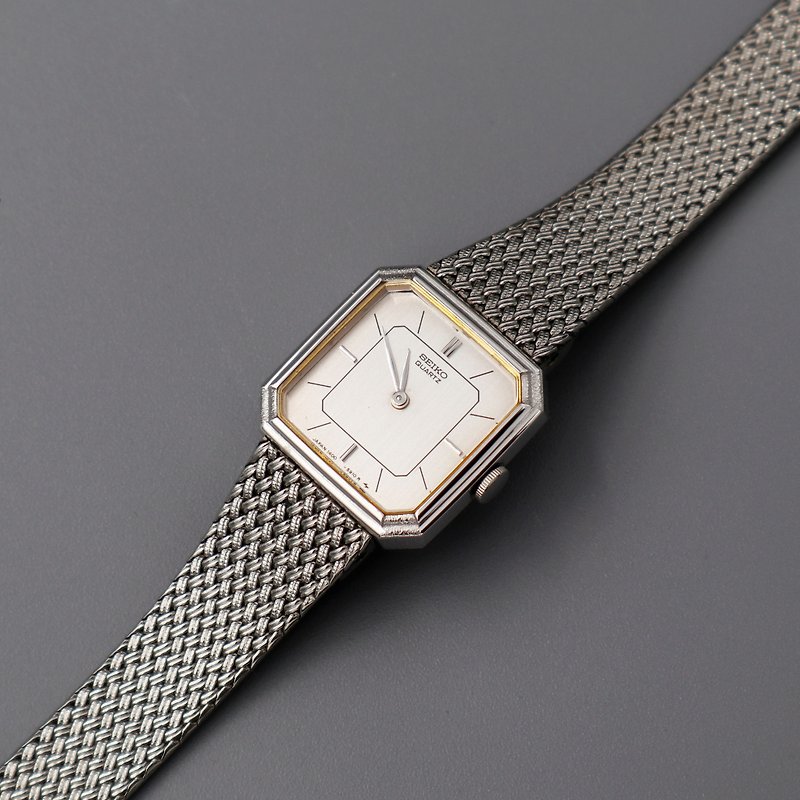 SEIKO Showa Interwoven Chain with Quartz Antique Watch - Women's Watches - Other Materials 