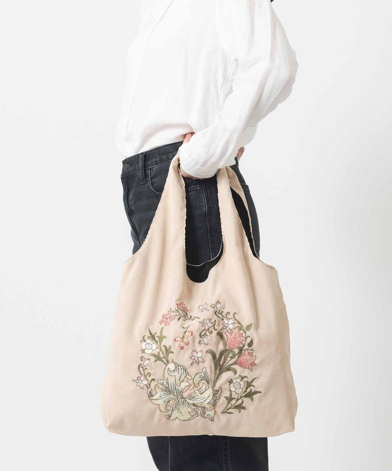 Jubilee 3D Embroidered Tote Bag 60 x 40 cm William Morris Beige - กระเป๋าแมสเซนเจอร์ - เส้นใยสังเคราะห์ หลากหลายสี