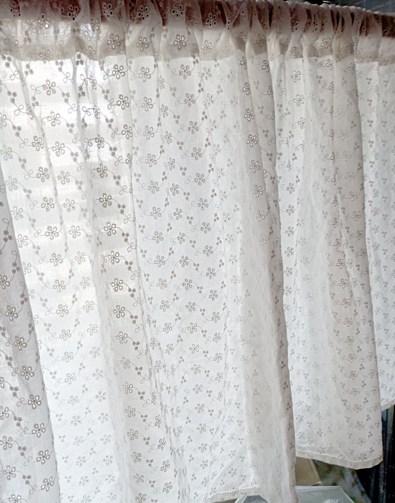 White cotton embroidery small floral door curtain curtain coffee curtain - ม่านและป้ายประตู - ผ้าฝ้าย/ผ้าลินิน 