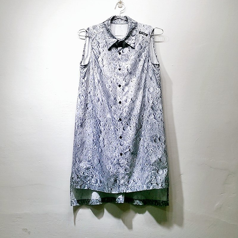 RAY77 GALAXY Moon printing neutral minimalist sleeveless loose shirt (male) Galaxy Star - Men's Shirts - Cotton & Hemp Gray