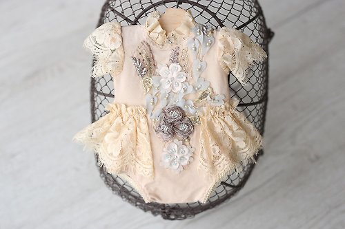 Divaprops Beige bodysuit and headband for newborn girls: the perfect outfit for a girl