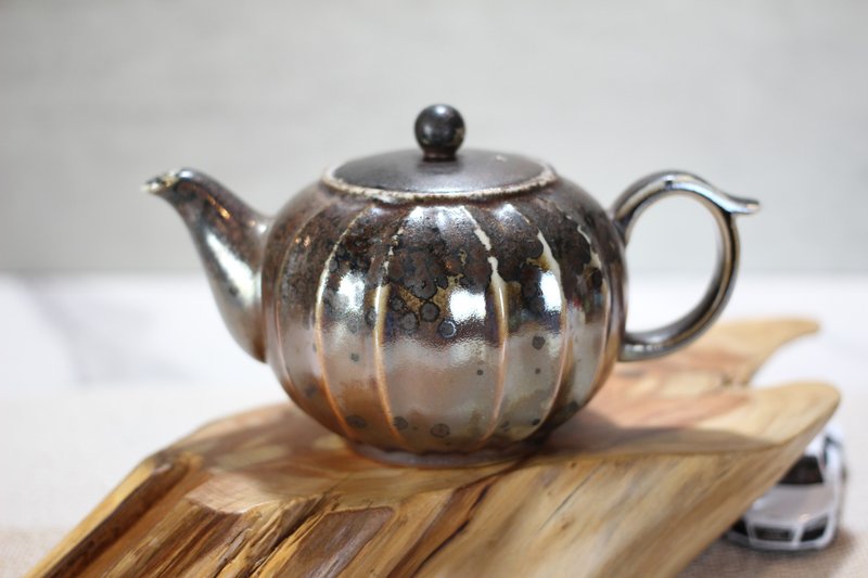 【送禮好物】240ml 柴燒茶壺 金屬光 曲紋壺 名家葉敏祥作品 - 茶壺/茶杯/茶具 - 瓷 
