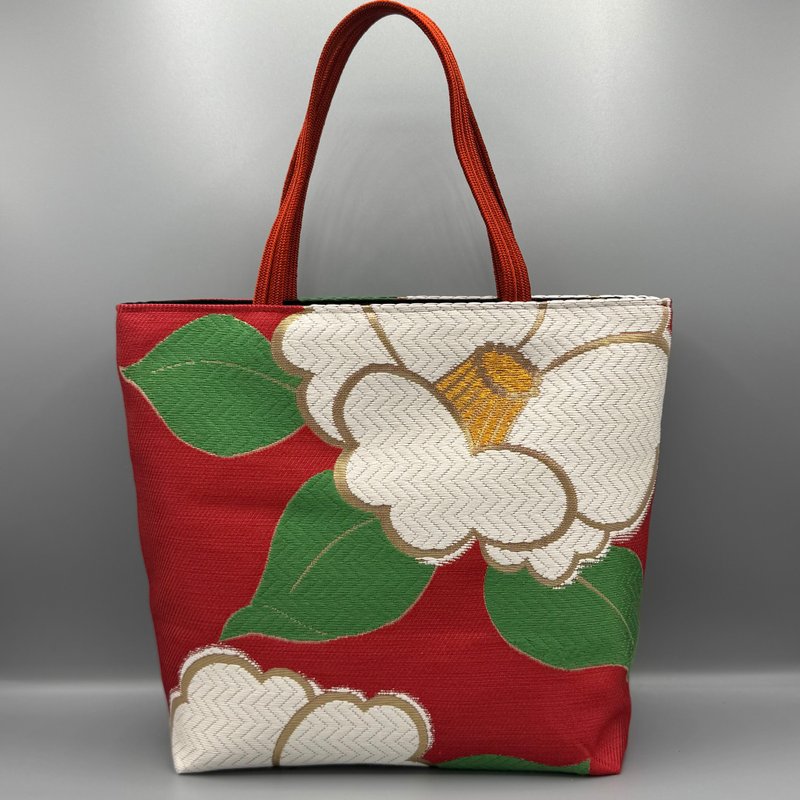 着物 帯 リメイク ハンドメイド トートバッグ 赤 つばき 帯締め - 手提包/手提袋 - 絲．絹 紅色