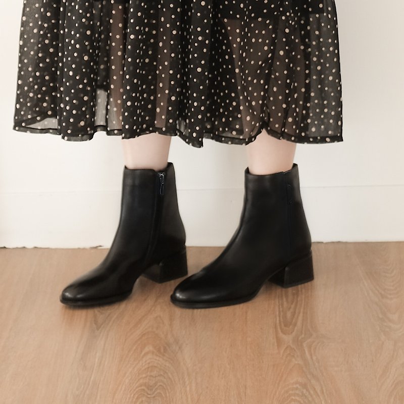 There are no restrictions on product selection and outfits in the laboratory! Everyday classic, slimming heel boots - black - รองเท้าบูทสั้นผู้หญิง - หนังแท้ สีดำ