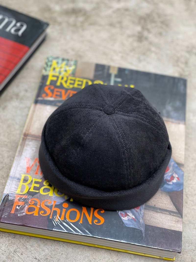 City Mile Miki Hat Corduroy Black Freesize - 帽子 - 其他材質 