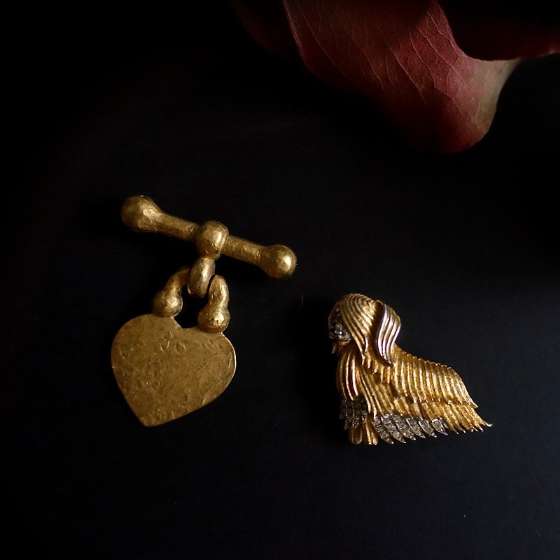1980s Agatha French Golden Dog Bone Tag Antique Brooch - เข็มกลัด - โลหะ สีทอง