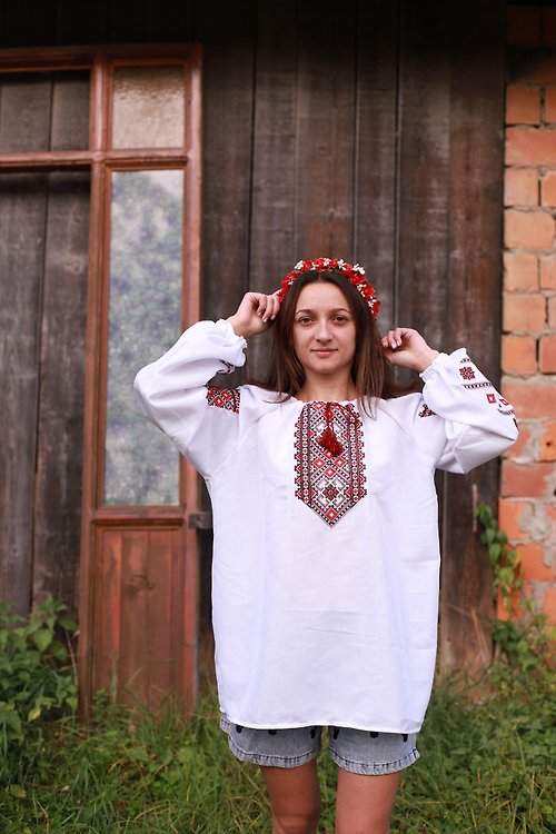 民族衣装　ウクライナ手刺繍ブラウス　ハンドメイド　レディース　フリーサイズサイズ