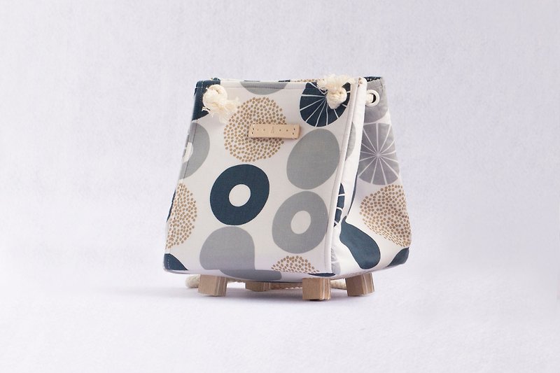 Japanese Fabric: Rick Rack Wave Point Small Square Bag - กระเป๋าแมสเซนเจอร์ - ผ้าฝ้าย/ผ้าลินิน 