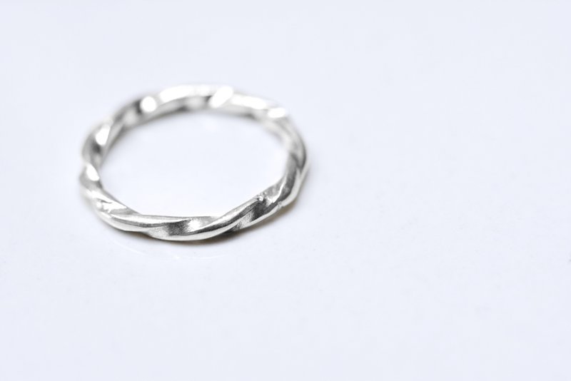 Multi-twist sterling silver ring (tail ring) - แหวนทั่วไป - เงินแท้ สีเงิน